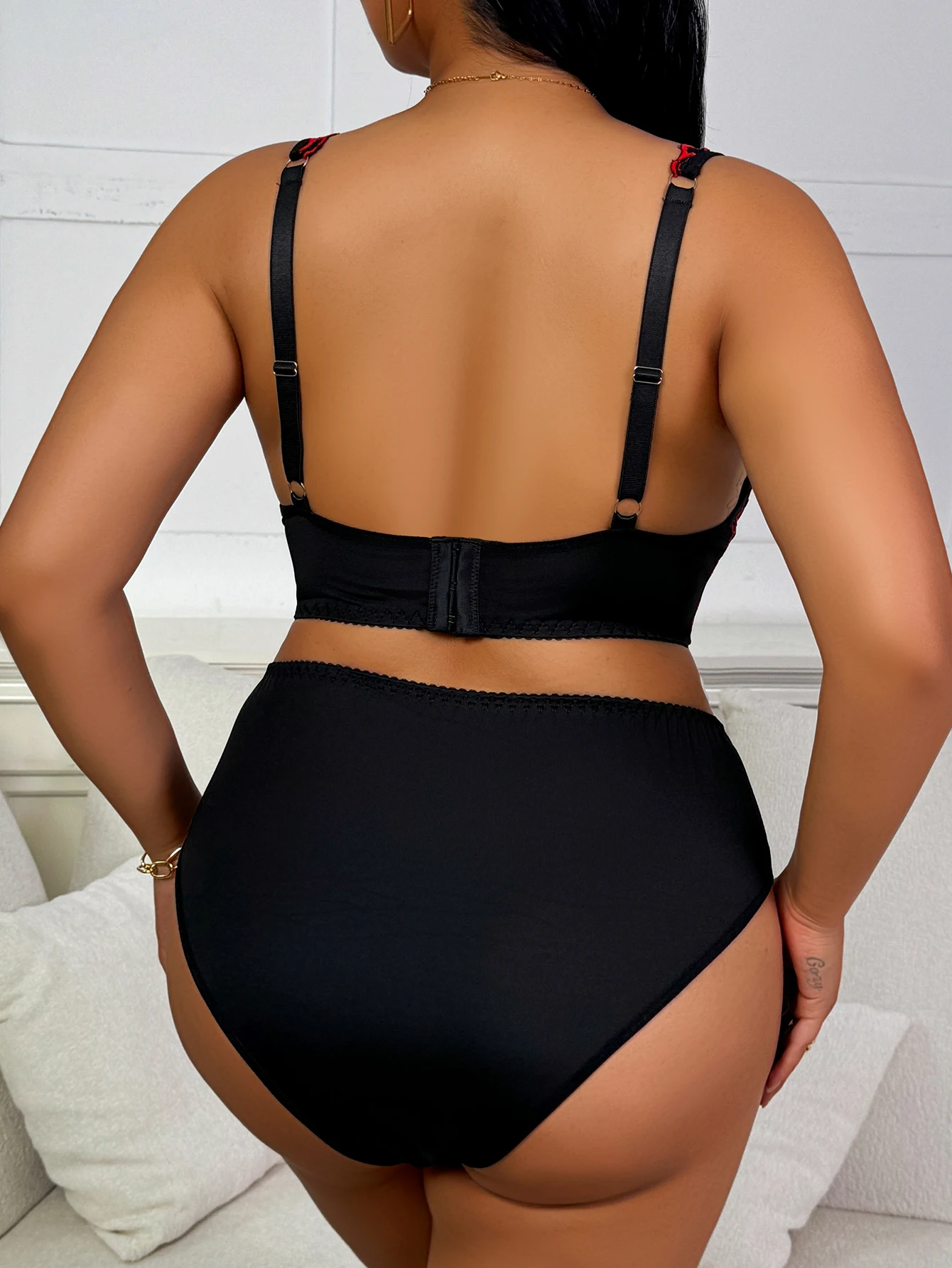 Conjunto de lencería con bordado rojo y negro, sujetador Sexy sin aros de talla grande, push-up, fino, transpirable, sin costuras, ajustable