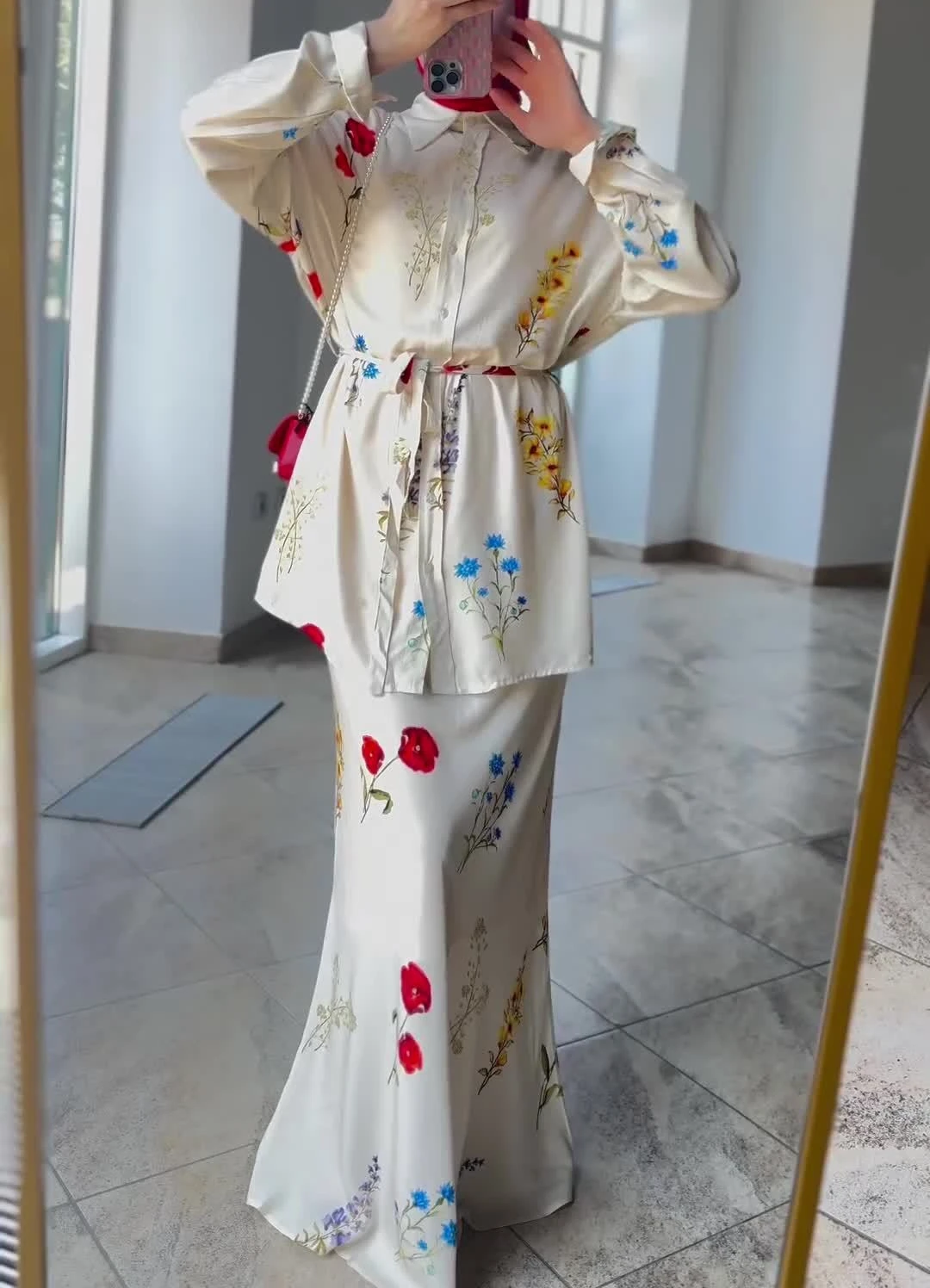 

Two-piece Ladies' Slim-fit Floral Print Casual Silky Long Dress with A French Collar Top Paired with A Floral Half Skirt Set