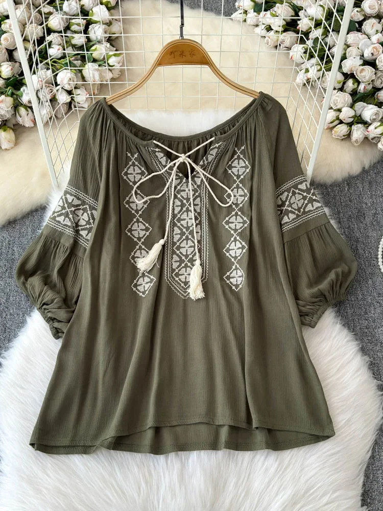 Women's Autumn Blouse Vintage Ethnic Style Top Embroidered Travel Long Sleeved Shirt Cotton and Linen Top 2024 New Item BL033