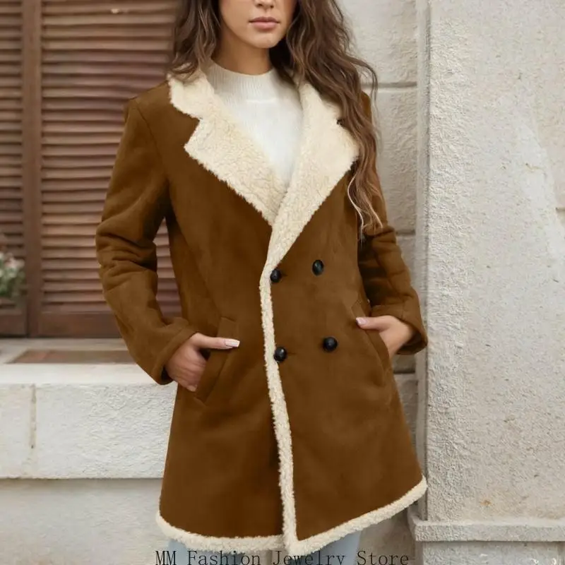 Áo khoác đôi bằng da lộn giả da dành cho nữ với lớp lót lông cừu, cổ áo có khía và các túi bên hông tiện dụng cho những cuộc lưu