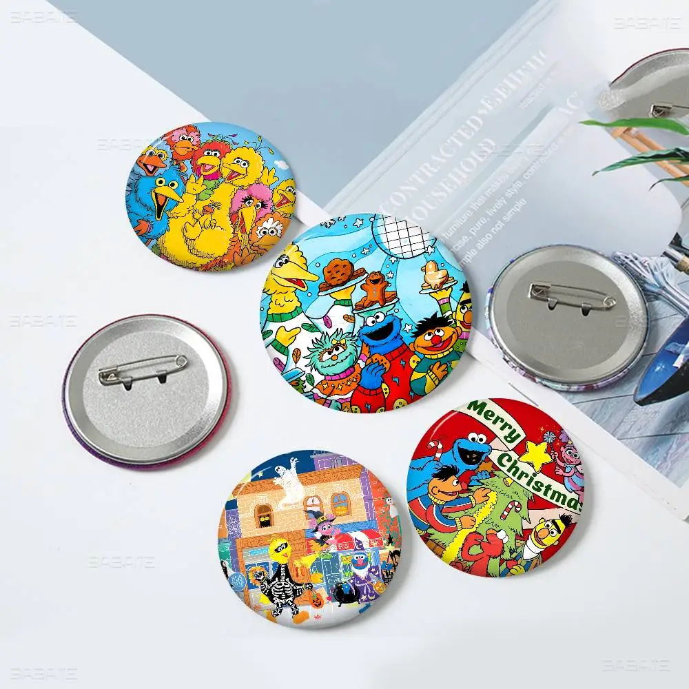 Anime Cartoon S-Sesame S-Streets Creative Pins Funny Faces Round Snap-in Brooch Badge Backpack Hat Accessories Jewelry Gifts