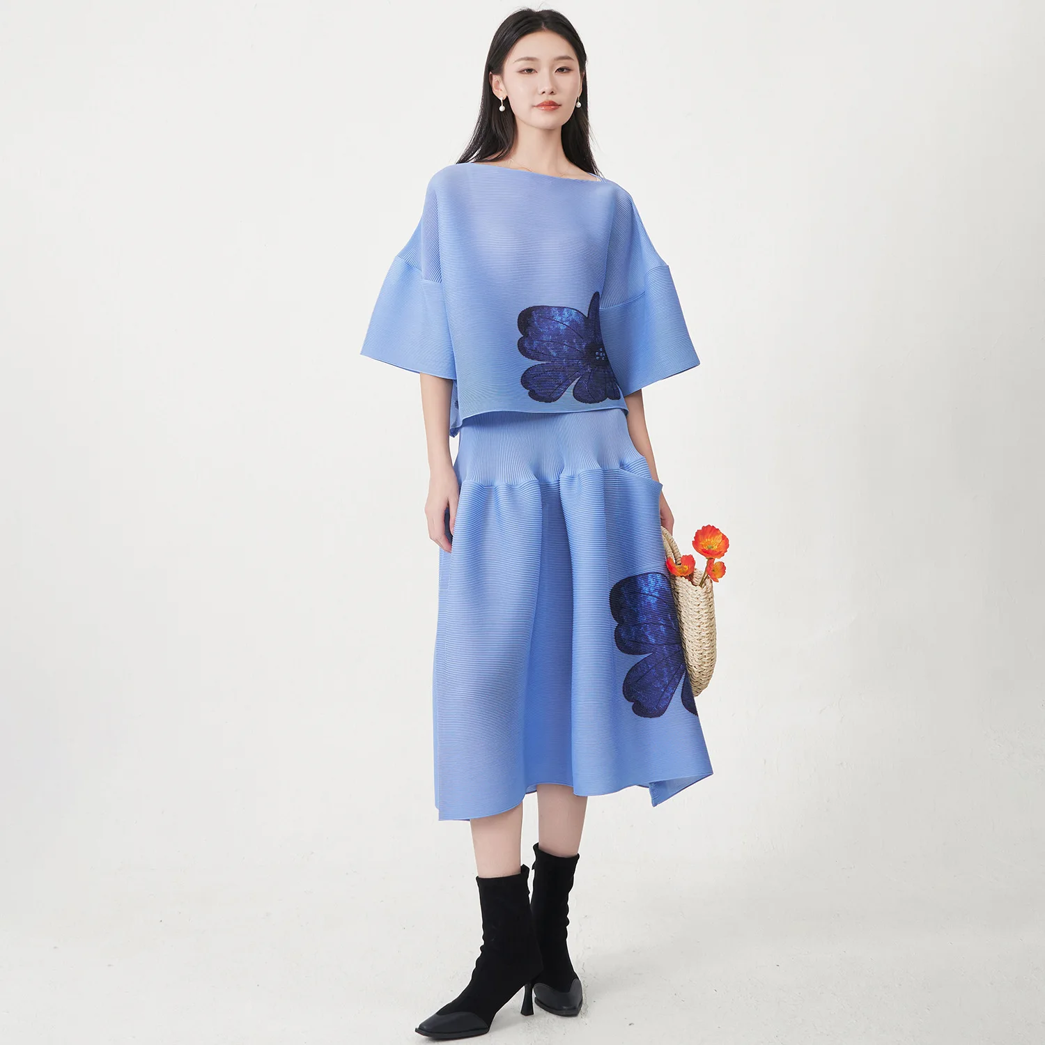 

Miyake Spring New Women's Clothing Set: Unique Design, Loose Fit T-shirt Top, Printed Skirt, Two-Piece Set (Trendy)