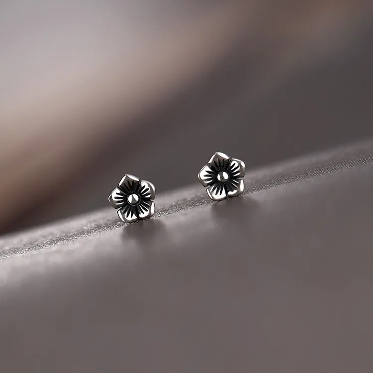 VOQ Silver Color Small Flower Stud Earrings Retro Rose Flower Stud Earrings Ladies Fashion Premium Accessories Hypoallergenic