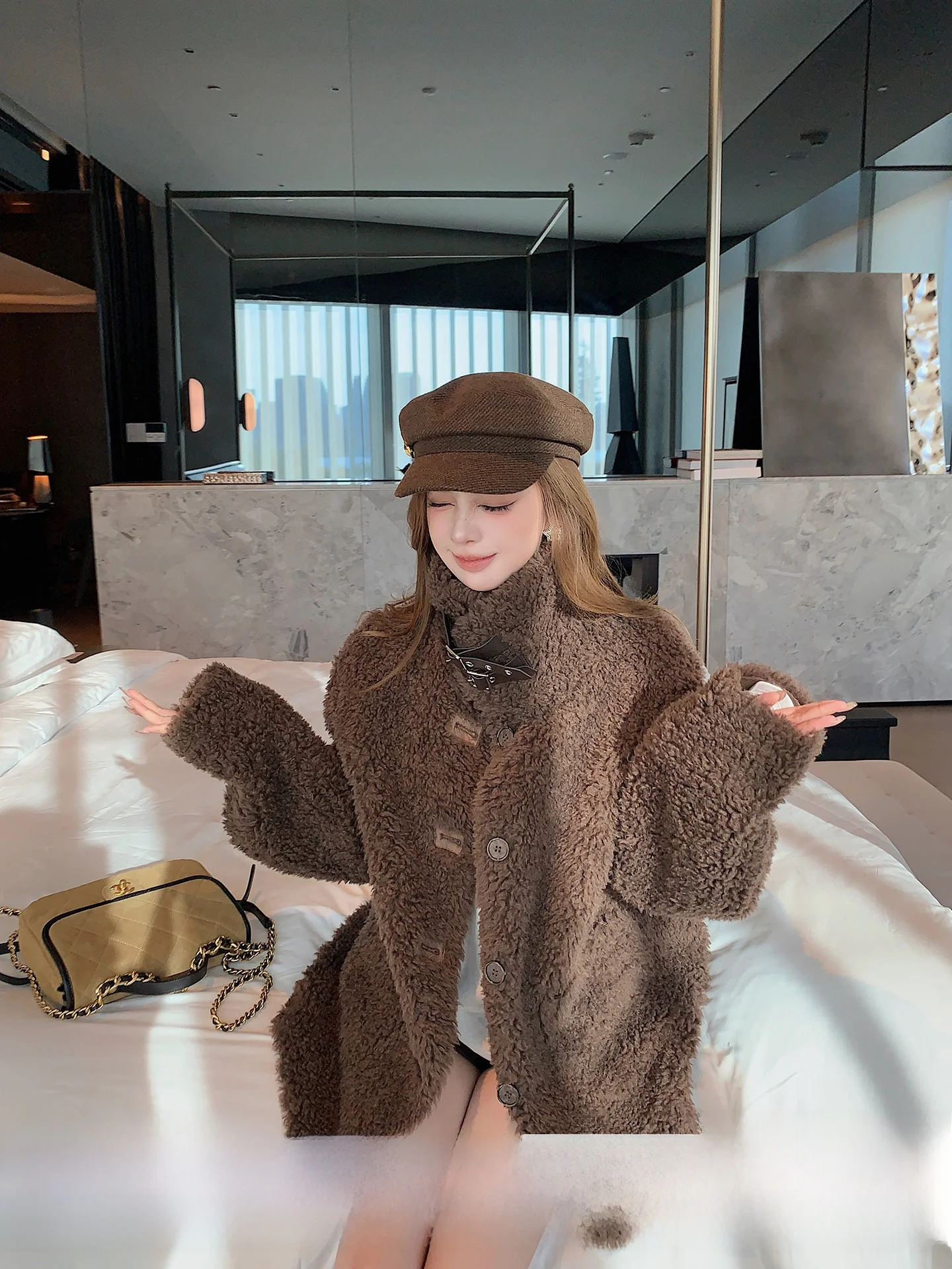 

Chenille Curly Fur Thiened Autumn Winter Outerwear Ladies Casual Loose Fit Long Sve Coat Warm And Cozy against Cold