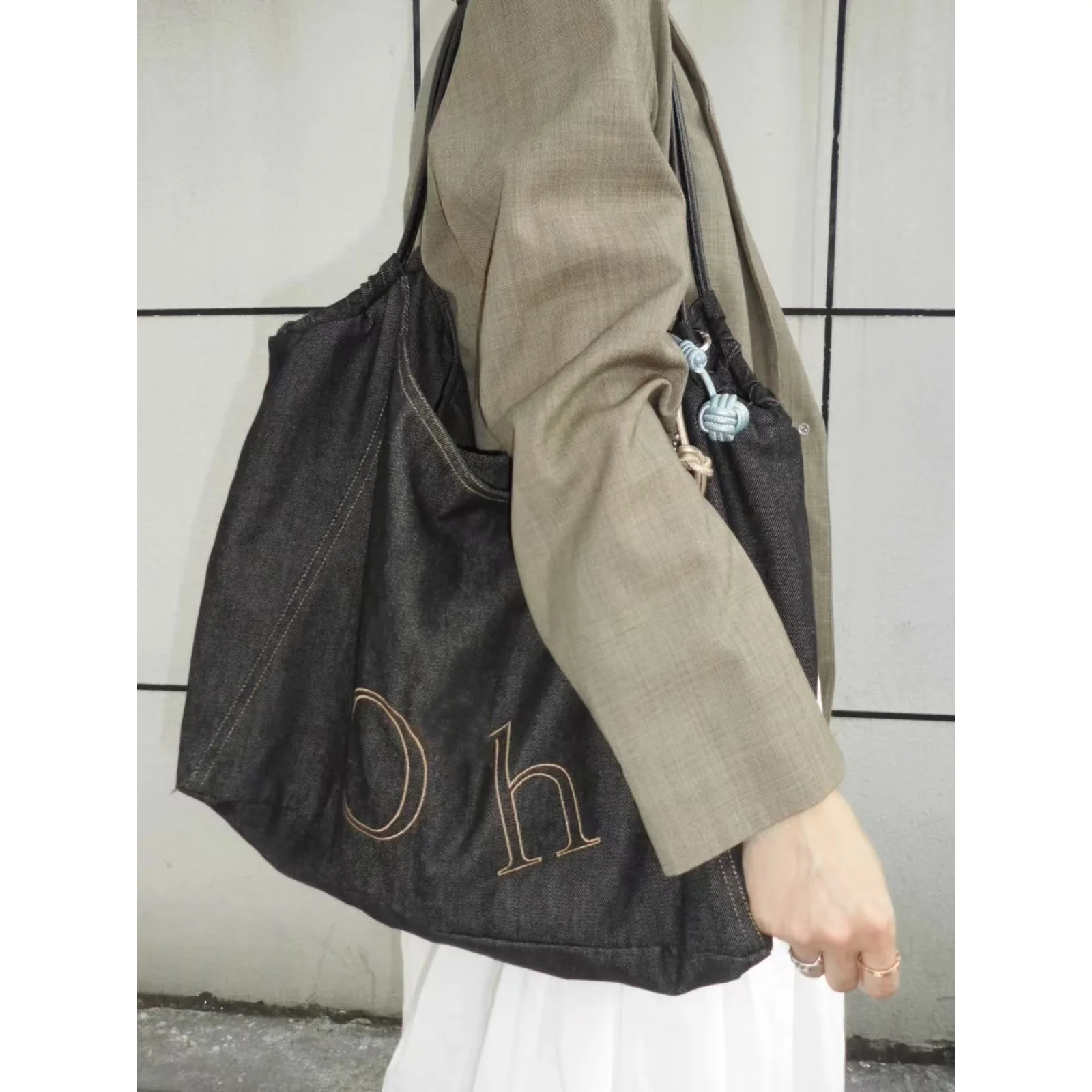 Korean-style retro denim tote bag for women, new model, large-capacity letter-print shoulder bag, commuter underarm mommy bag