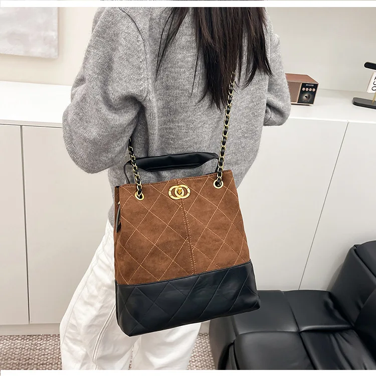 Новинка 2023 года, изысканная женская сумка-хобо из натуральной кожи, кошелек через плечо с верхней ручкой и регулируемым ремешком, шикарная и практичная ​