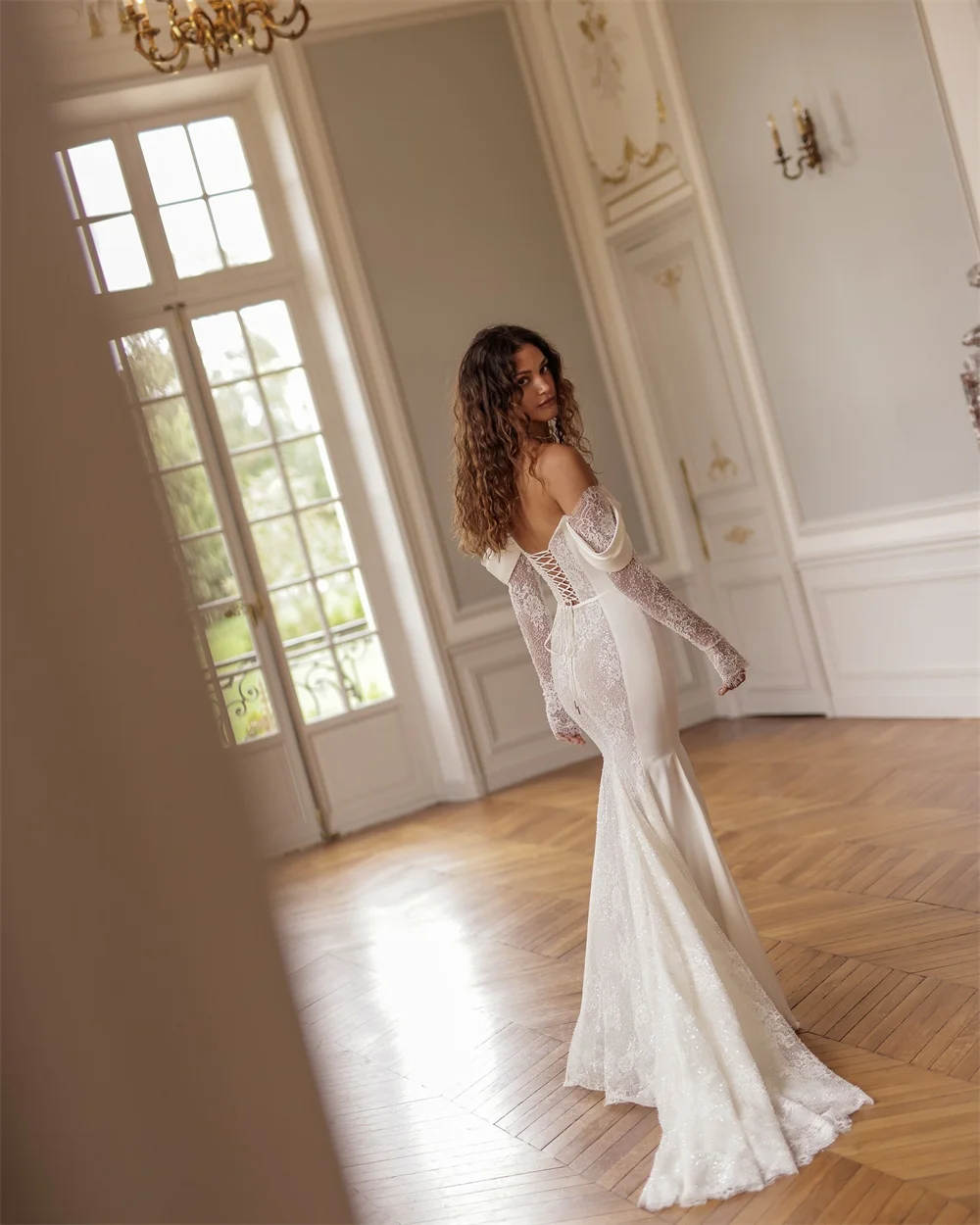 Tokyo Maßgeschneidertes weißes schulterfreies Brautkleid mit langen Ärmeln, Meerjungfrau-Brautkleidern 2025, Brautkleider mit Schnürung und Hofzug