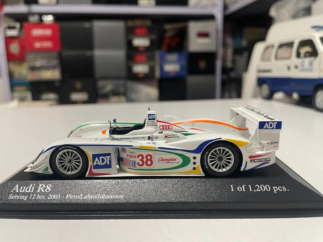 Minichamps Diecast 1/43 Bilancia Audi R8 Sebring 12 Ore Auto da Corsa (2003) Modello di Auto in Lega Giocattoli per Ragazzi Regalo