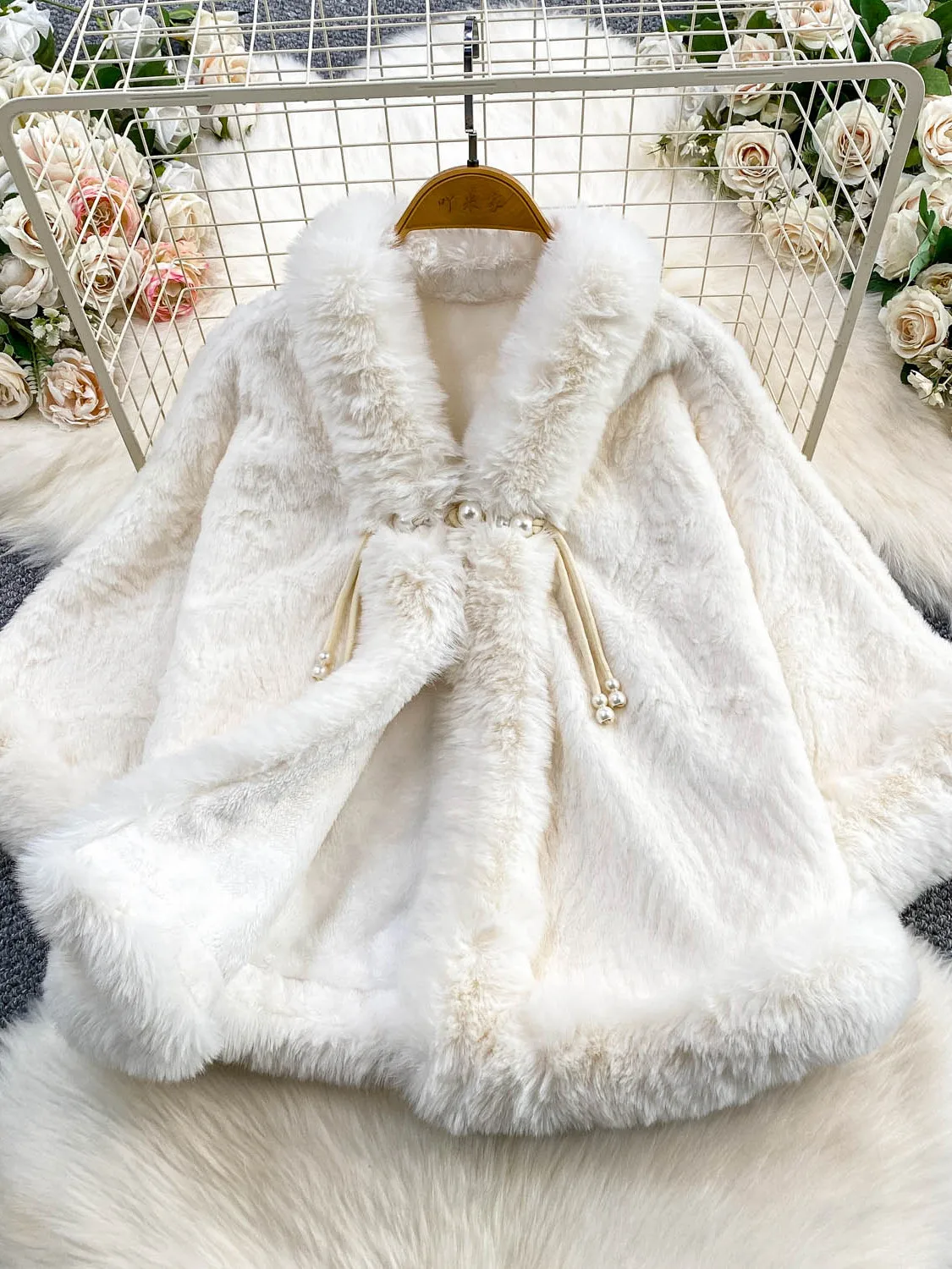 Faux Fox Fur Splicing Elegant Shawl Cape Jacket Women's Winter Fur Jackets