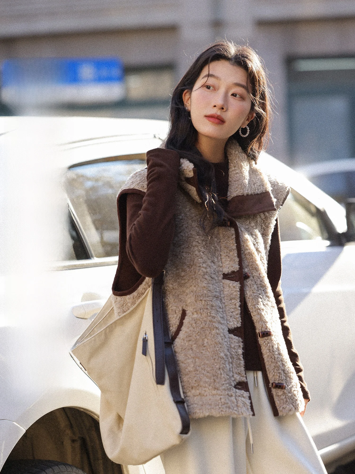 

Женский зимний жилет из овечьего меха в стиле ретро, коричневый, модный, многослойный, для повседневной носки, с V-образным вырезом, на одной пуговице