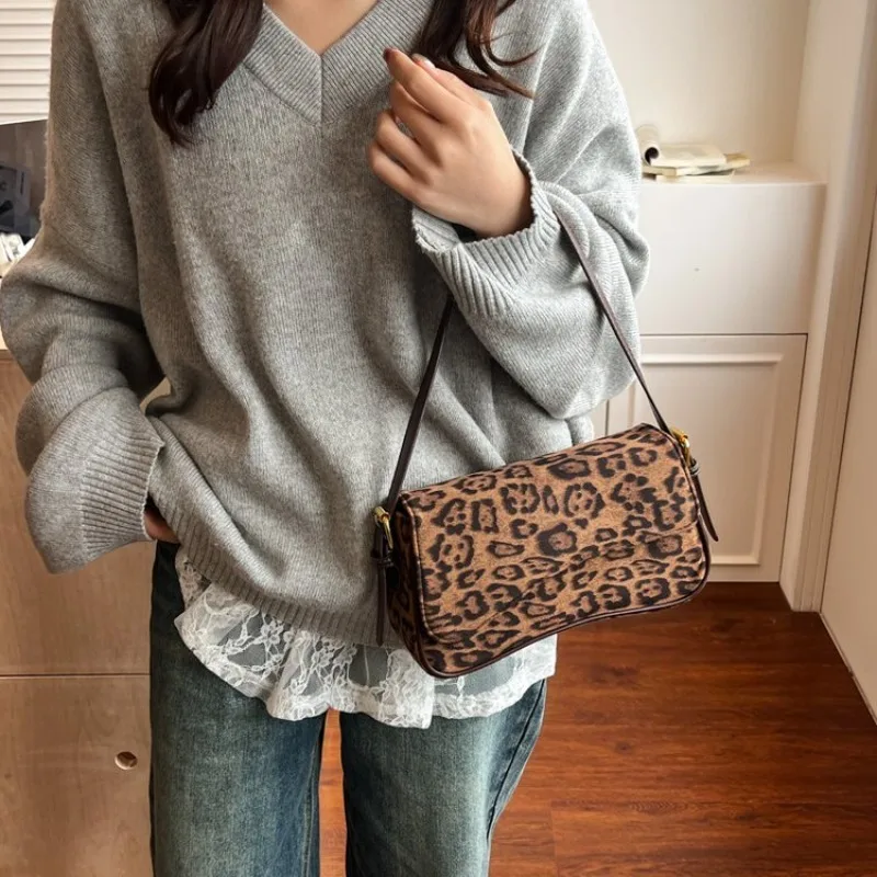 Damen-Schultertasche aus Wildleder mit Leopardenmuster und Braunem Besatz, Lässiger Stil für Tägliche Besorgungen & Wochenend-Ausflüge, Geldbörsen und Handtaschen