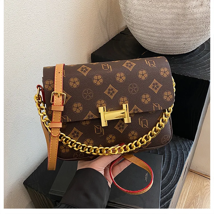 

2025 Trending! Luxury Women's Crossbody Bags - Vintage - Look Messenger, Camera - Style & Elegant Chain Options