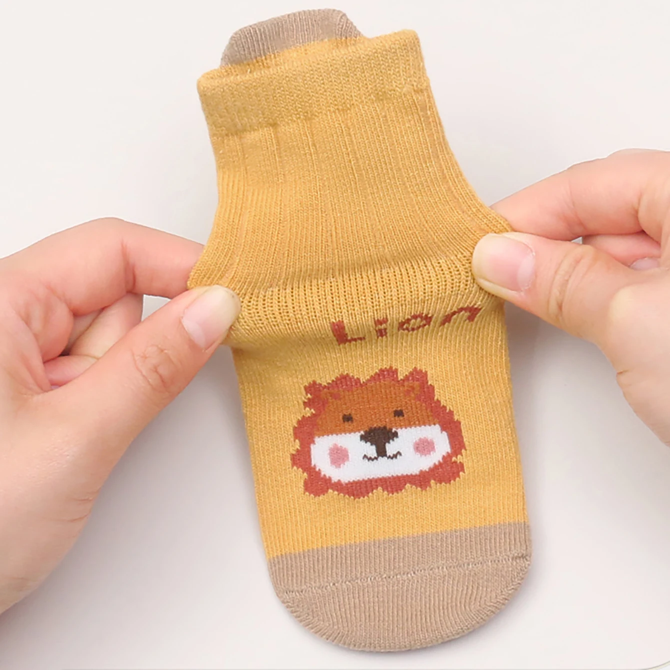 6 pairs of seasonal large area glued baby trampoline socks, baby anti slip floor socks, large cartoon straight board short socks