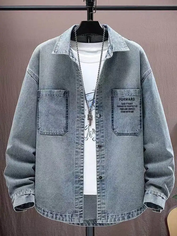 

Весенняя повседневная джинсовая куртка для мужчин с вышитыми надписями, отложным воротником, синяя, свободного кроя, молодежная, модная, с круглым низом