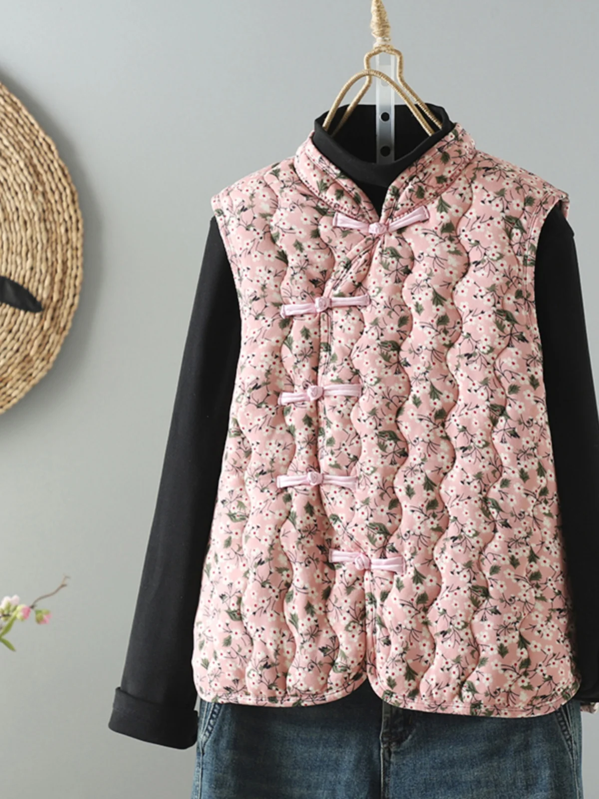 

Thiened Handmade Chinese Sle Warm Cotton Outerwear Vest with Button Embroidery for Women Large Size Winter Clothes