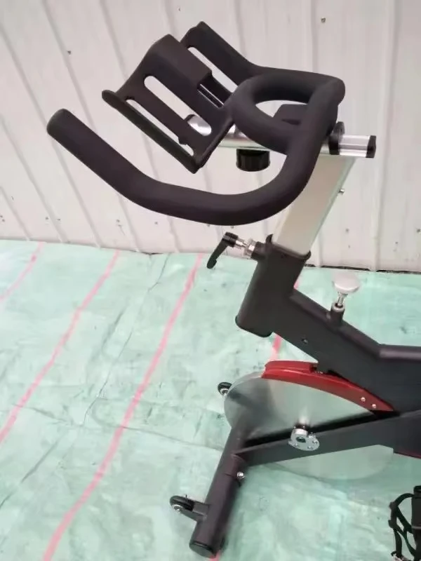 معدات اللياقة البدنية الجديدة ممارسة الدراجة نادي الرياضة ركوب الدراجات دراجة دوارة داخلية