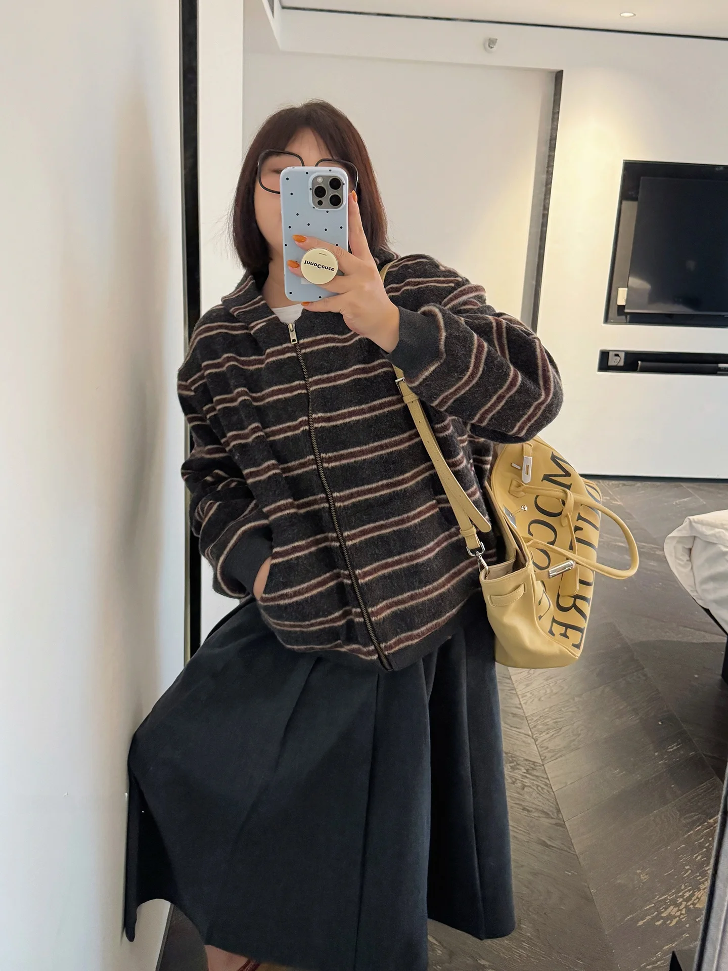 

Новая женская толстовка больших размеров с полосатым принтом, свободного кроя, для осени и зимы, в корейском стиле, повседневная, для работы и отдыха.