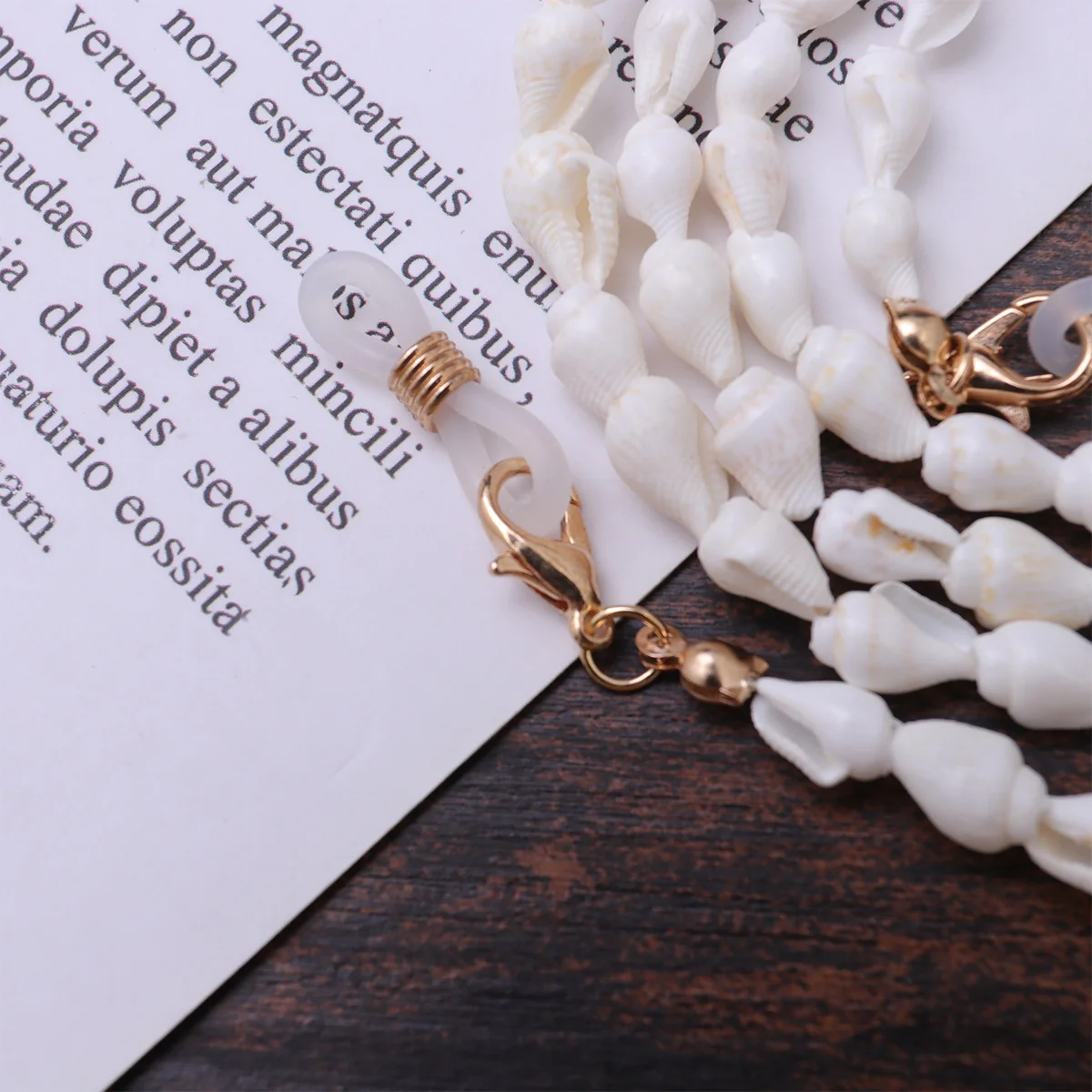 

Eyeglass Chain White Conch Shell Design Anti-Slip Glasses Holder Strap For Reading Sunglasses Outdoor Sports Eyewear