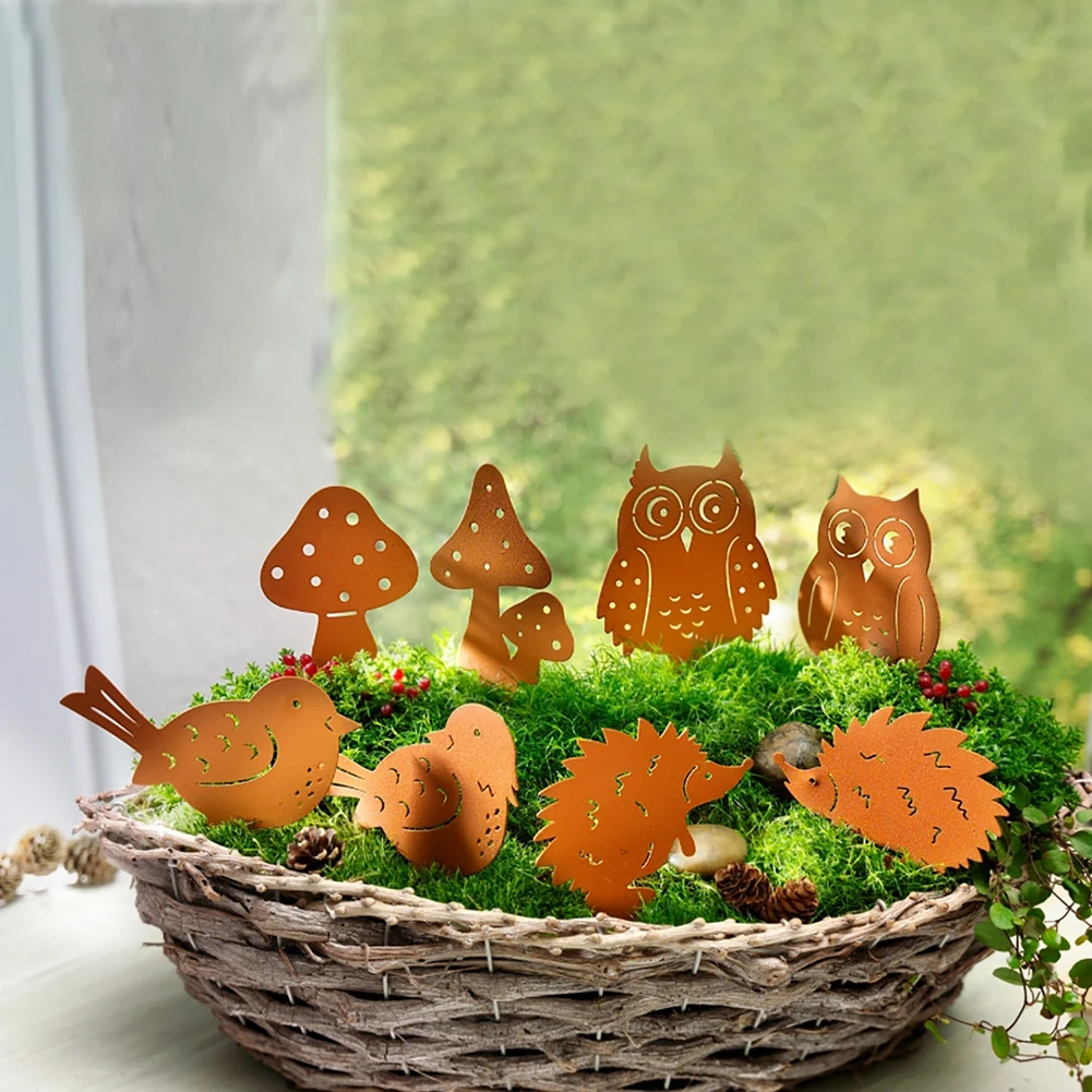 Garden Autumn Decor Stakes Garden Hedgehog Figures Eye-catching Gradual Rusting Process Rusty Appearance For Tree