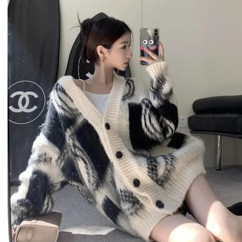 Retro Korean Round Neck Cardigan Versatile Loose Fitting Fashion Mid Length Version Sweater Coat Knitted Top 2024 Autumn Winter