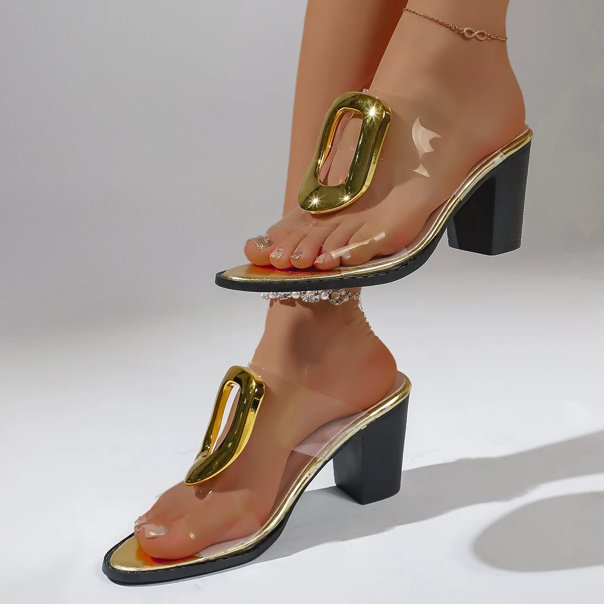 2026 Neue Modische Transparente Riemen-High-Heels für Damen Luxuriöse Goldschnallen-Verzierung Blockabsatz-Mules