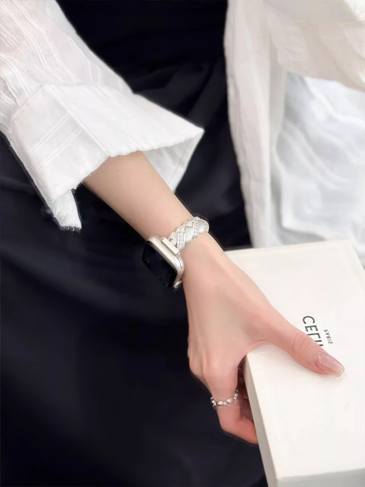 Correa de diamante de lujo para Apple Watch Ultra 10 9 8 SE 7 6 5 pulsera de Metal para mujer para iWatch 38mm 40 41mm 42mm 45mm 46mm 49mm