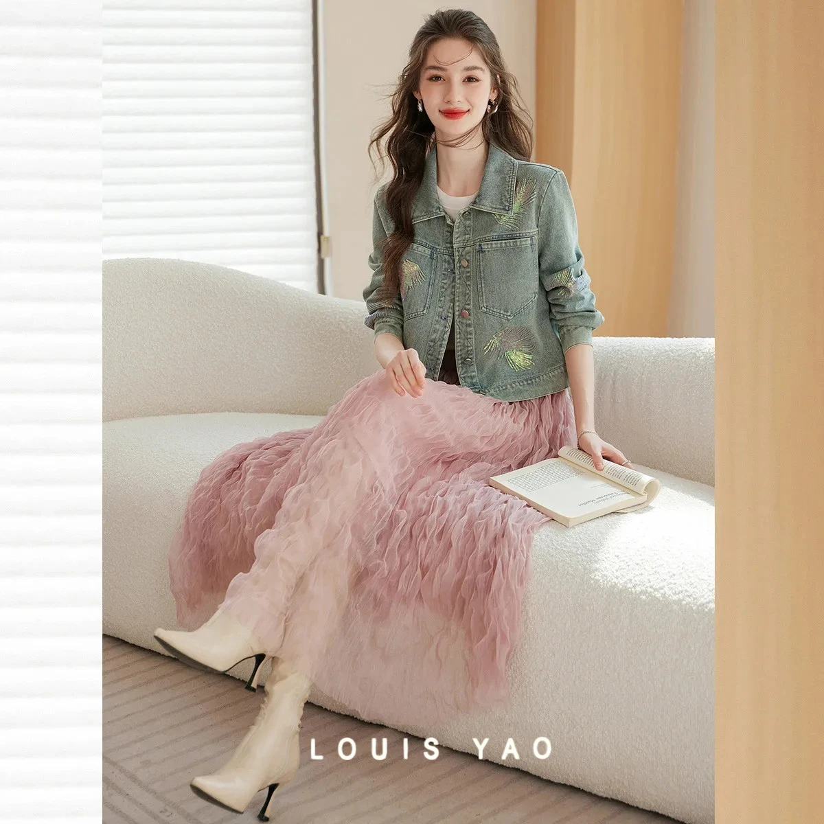 

LOUIS YAO Women's Denim Jackets 2025 Autumn Women's Jeans Fashion Simple Cardigan Top Feather Embroidery Design Denim Coat