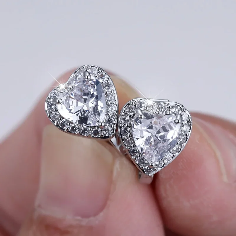 Elegant and Trendy Heart Shining Zircon Ear Clip with No Ear Hole Style, Paired with Trendy Simple and High-end Accessories
