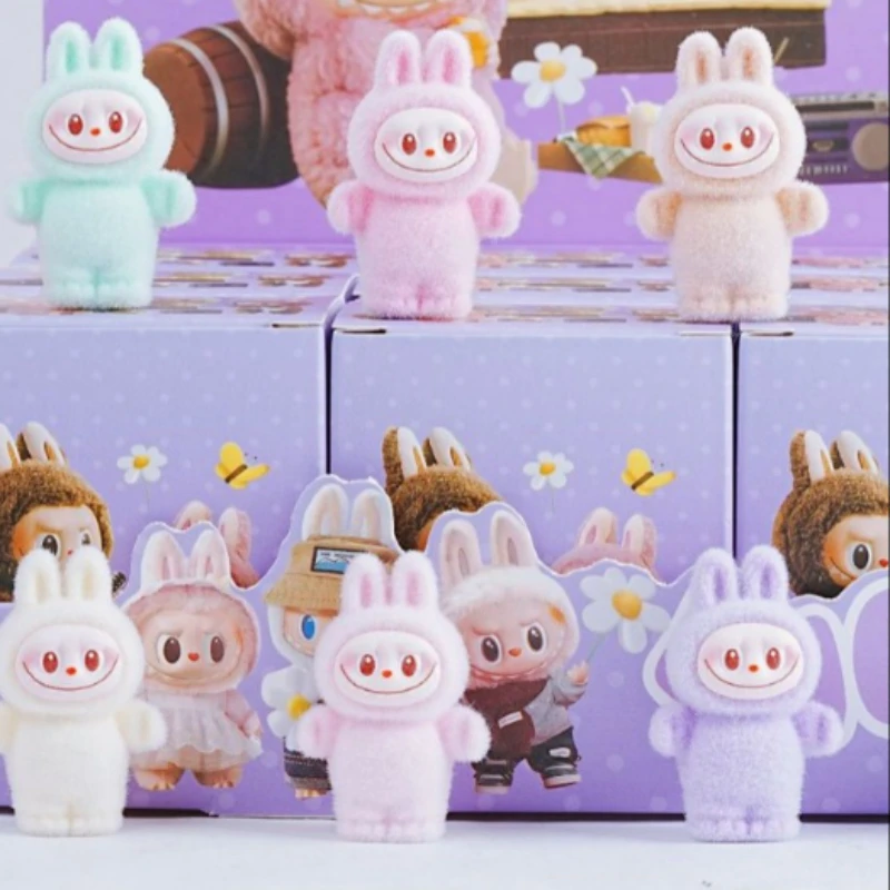 Carino Labubu in piedi postura seduta mini bambole scatola cieca 12 pezzi giocattoli Kawaii decorazioni per il desktop ornamenti collezione regali di Natale