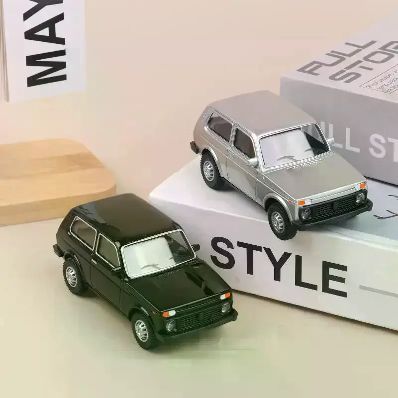 

Масштабная модель автомобиля 1:43, имитация из сплава, ретро-дизайн, литая металлическая игрушечная машинка, украшение для рабочего стола, коллекционный подарок для хобби
