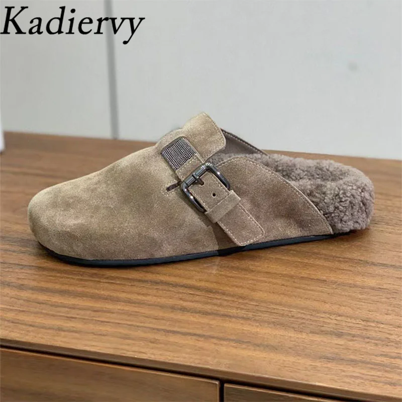 Sandal Suede sapi wanita, sepatu selop wol ujung bulat, gesper logam, sepatu selop datar musim dingin untuk wanita