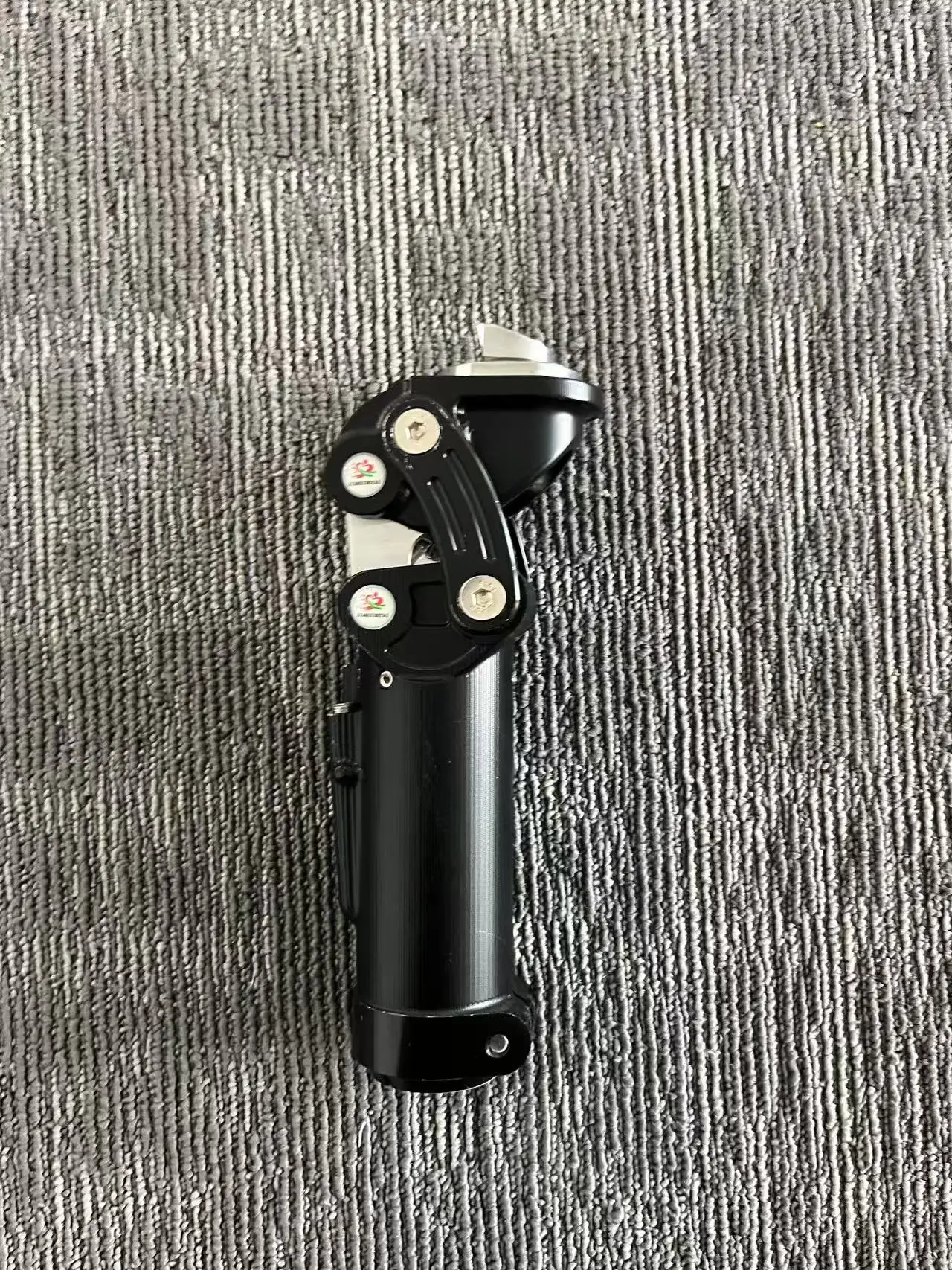 Four-Bar Linkage Pneumatic Knee Joint For Prosthetic Legs Artifical Limbs