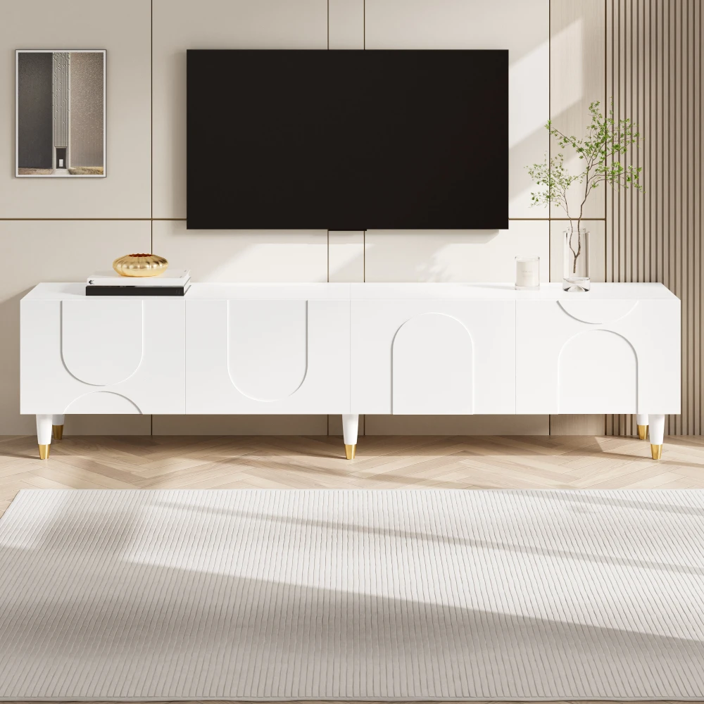 Mobile TV Lowboard con rilievo asimmetrico, quattro ante, ampio spazio contenitivo, gambe in legno massello, per soggiorno