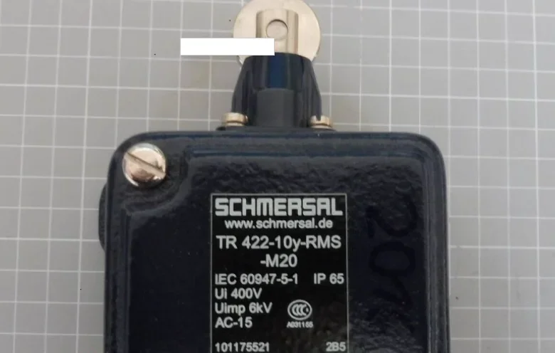New SCHMERSAL security switch TR 422-10y-RMS-M20 101175521