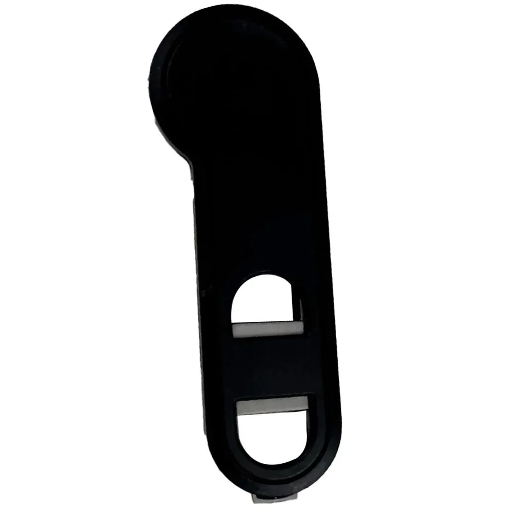 

Деталь щетки Черная крышка основной щетки Прочный пластиковый материал Максимизирует эффективность очистки защищает от мусора