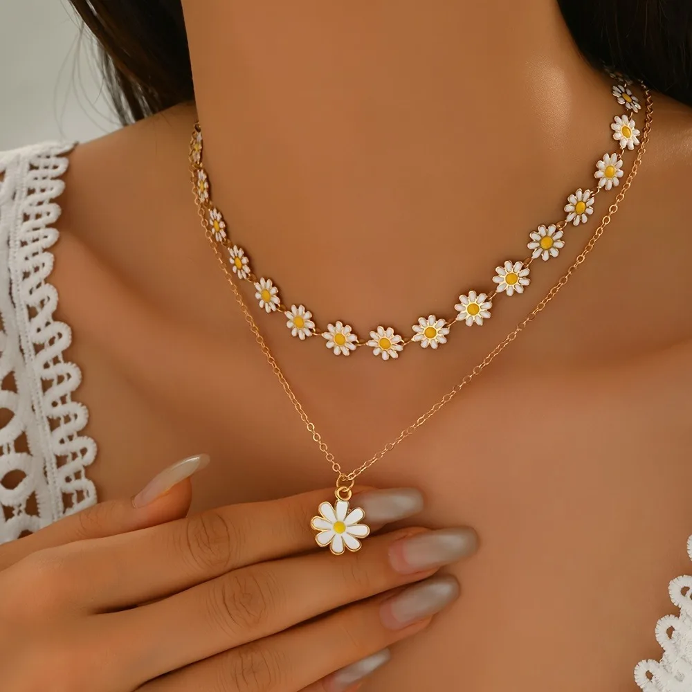 1 Set of 2 Pieces Fashion Retro Daisy Chain Pendant Necklace Set - White Flower Pendant Double-Layer Clavicle Necklace, Suitable for Women and Girls for Daily Casual Wear, Going to the Beach, or Attending Parties, Perfect as a Gift Choice