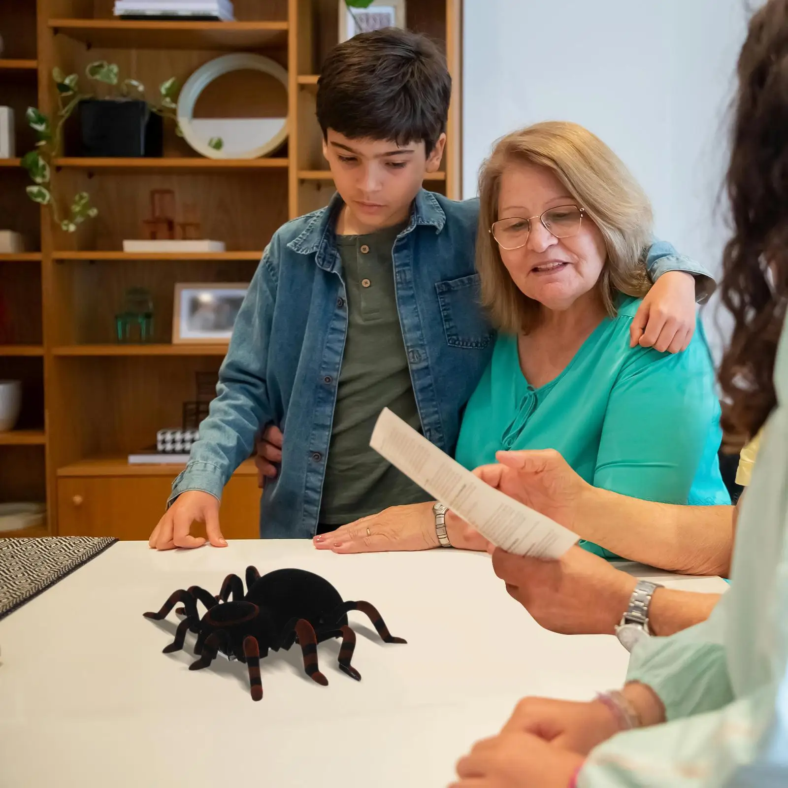 Coche de escalada de pared con Control remoto, arañas, juguetes para niños, eléctrico, falso, aterrador, juguete electrónico de araña, simulación asustada
