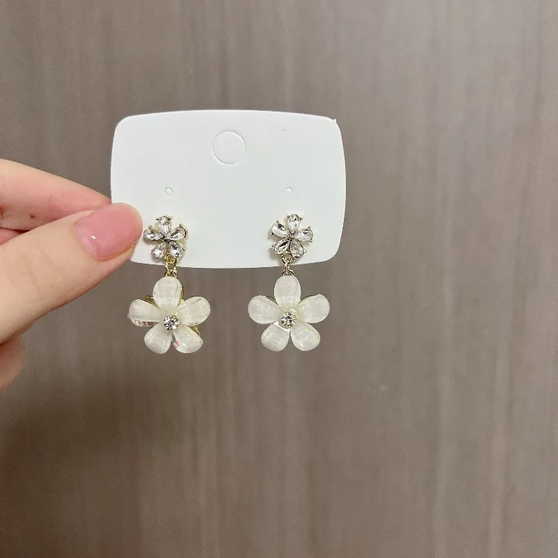 

Sweet and gentle earrings, elegant design, personalized and atmospheric, fresh and popular, unique earring