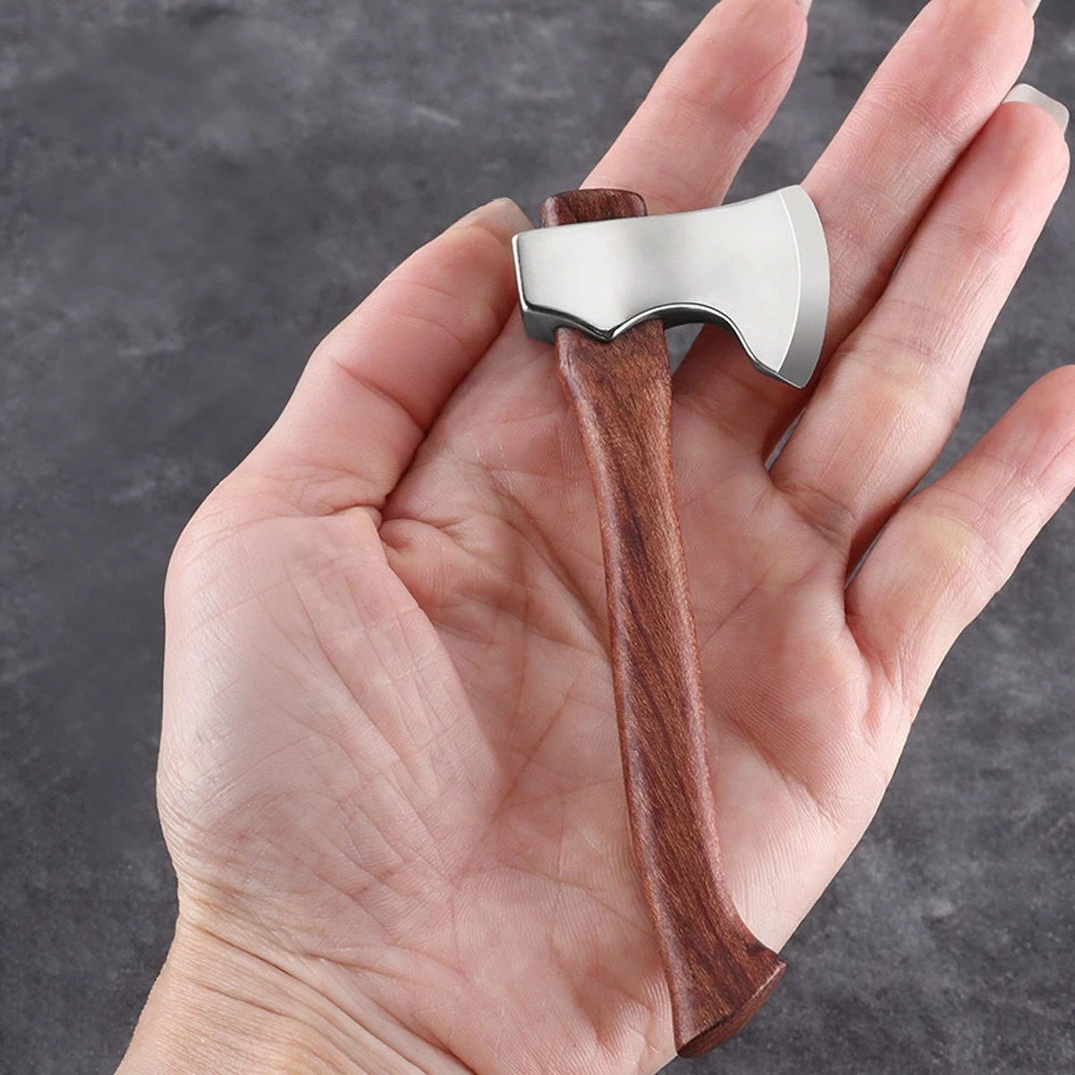 Scharfe Mini-Axt aus Edelstahl mit Holzgriff, EDC-Messer mit feststehender Klinge, Outdoor-Camping-Überlebens- und Tragbares Mehrzweckwerkzeug – Detail 9