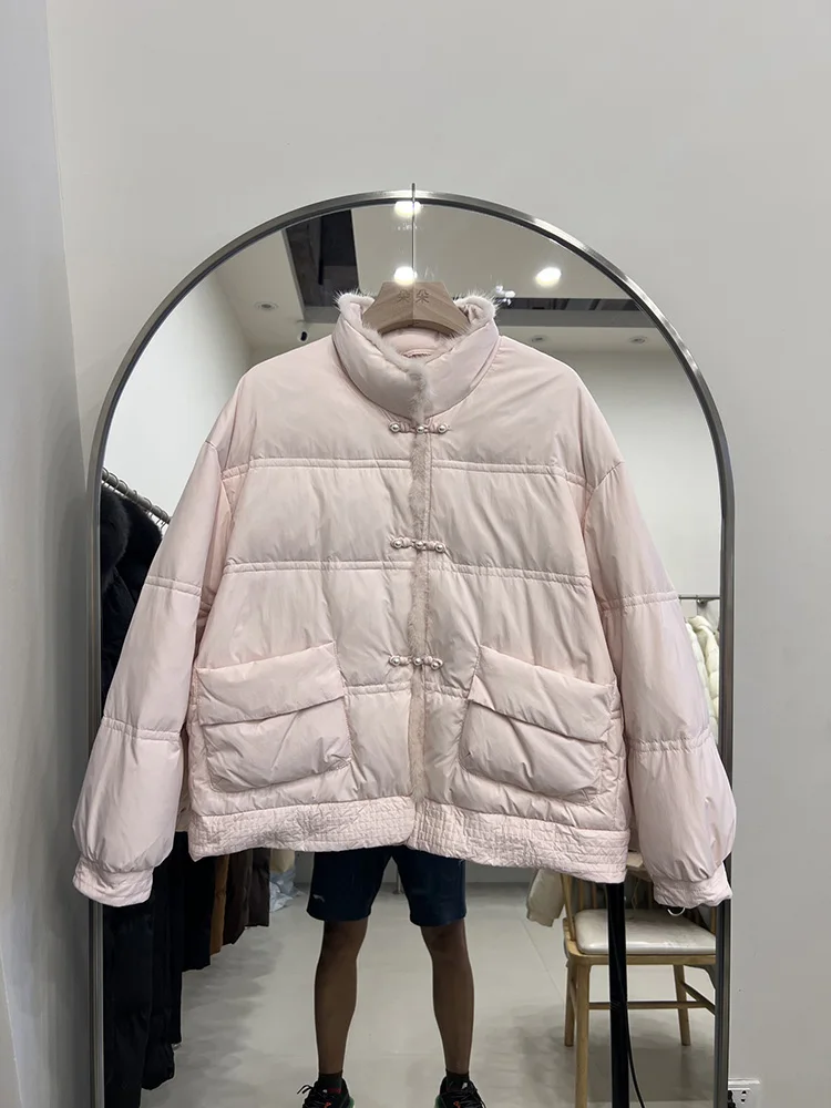 النمط الصيني الجديد الوقوف طوق مشبك فرو المنك الأبيض بطة أسفل سترة الشتاء المرأة الجديدة أنيقة بلون أسفل معطف