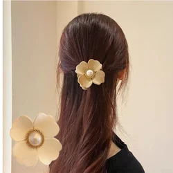 Delysia King   hair clip