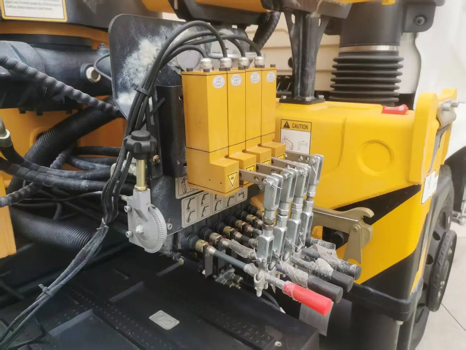

The latest technologies in 2026 Wireless remote control for crane with 4-rod clutch motor TK suitable for truck cranes.