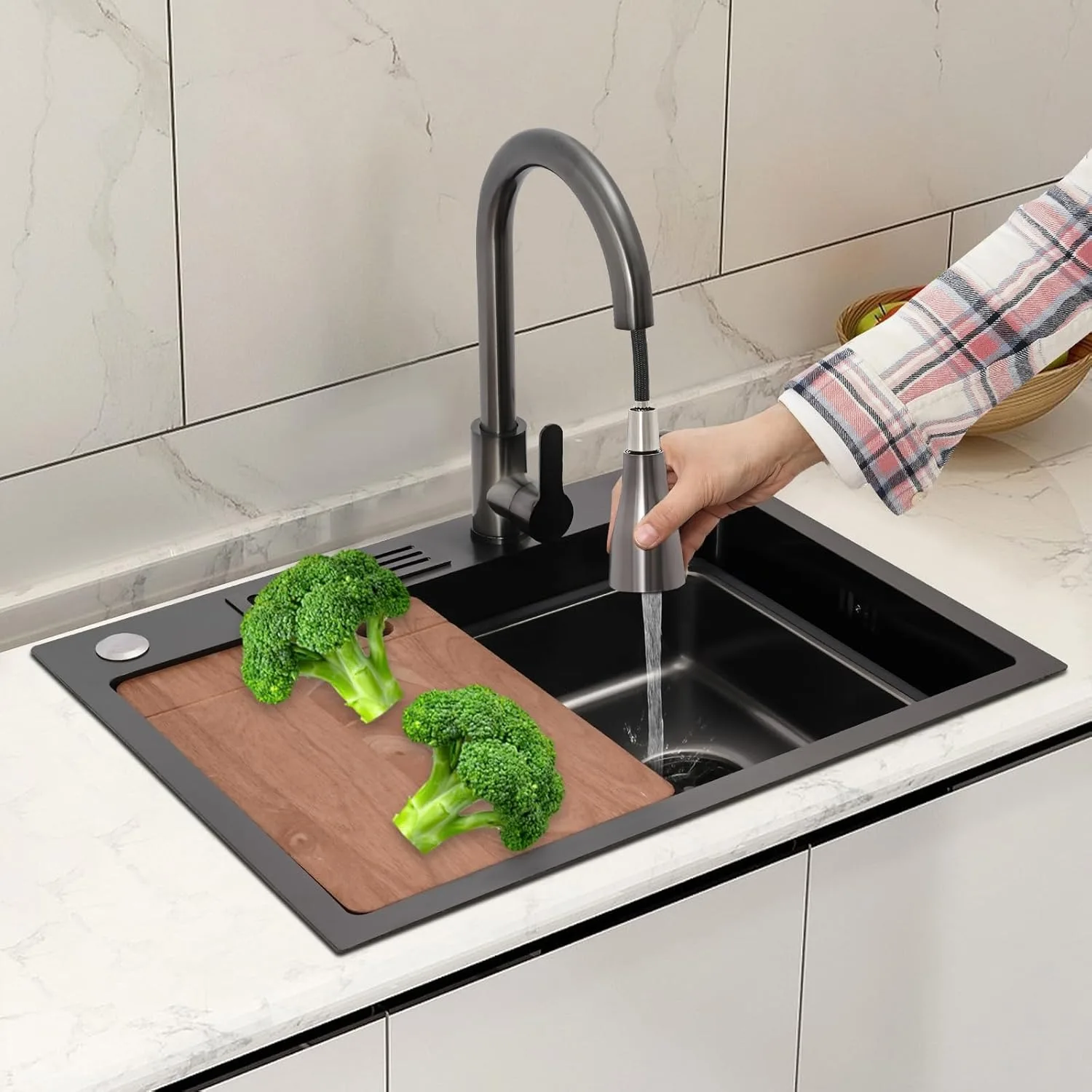 

24-дюймовая черная кухонная раковина из нержавеющей стали с одной чашей, с держателем для ножей и 360° ° Вращающийся с разделочной доской.