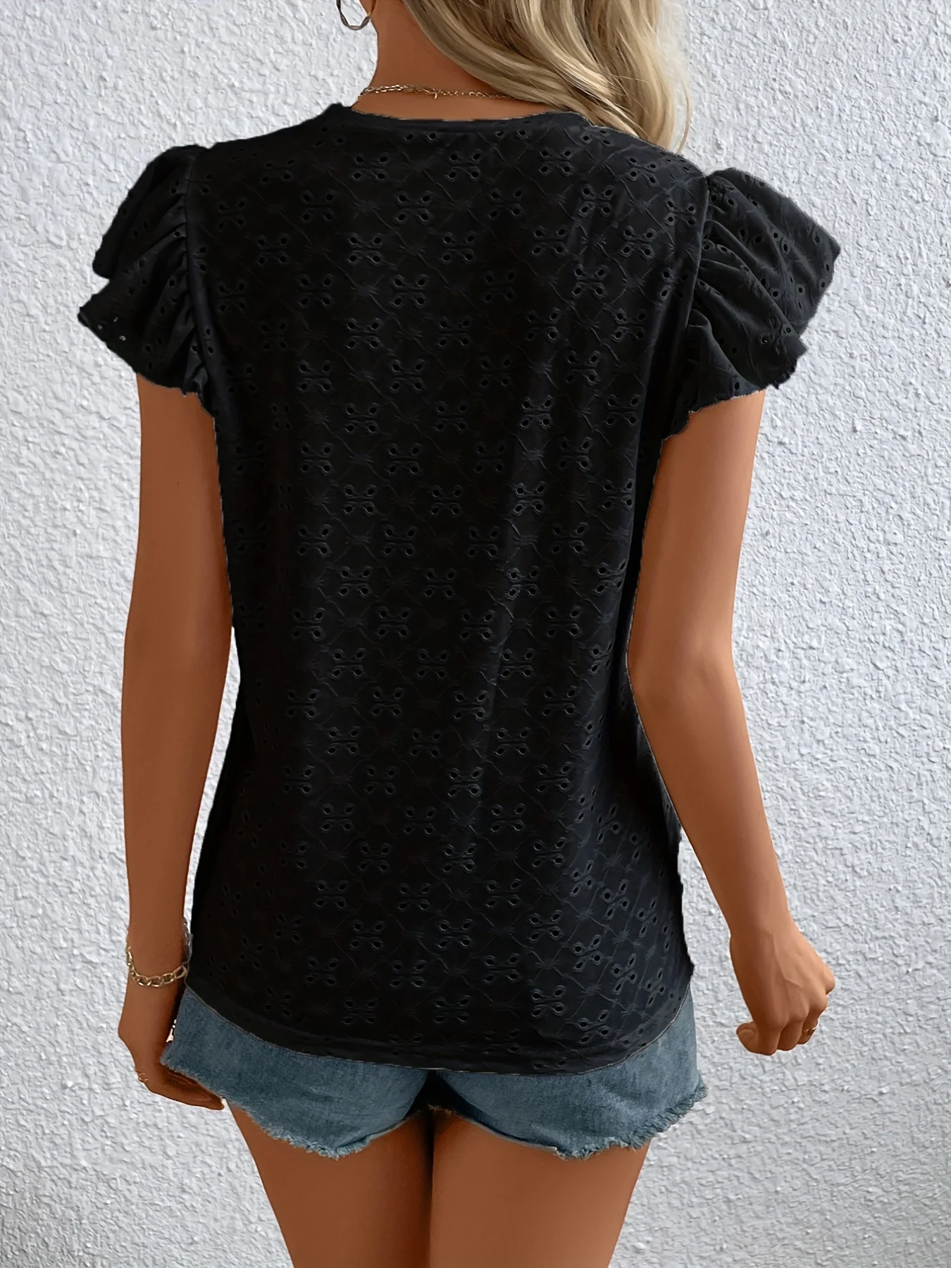 Knitted hollow shoulder short sleeved T-shirt for women summer new style slim fit  simple and unique showing a slimming temp