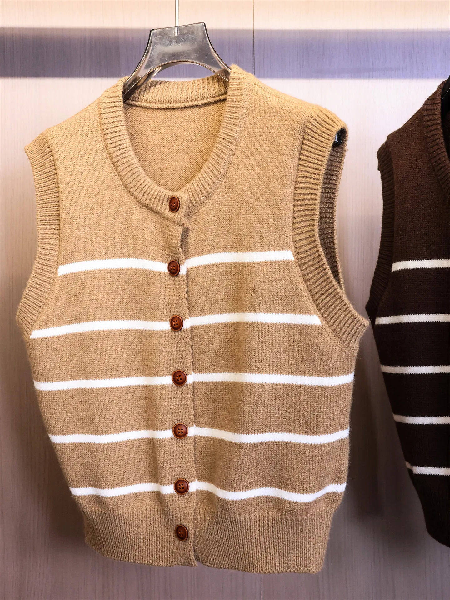 Slimming Color Block Striped Single Button round Neck Knitted Vest Women's Sweater Jacket Fall New Style B719 Commute Style