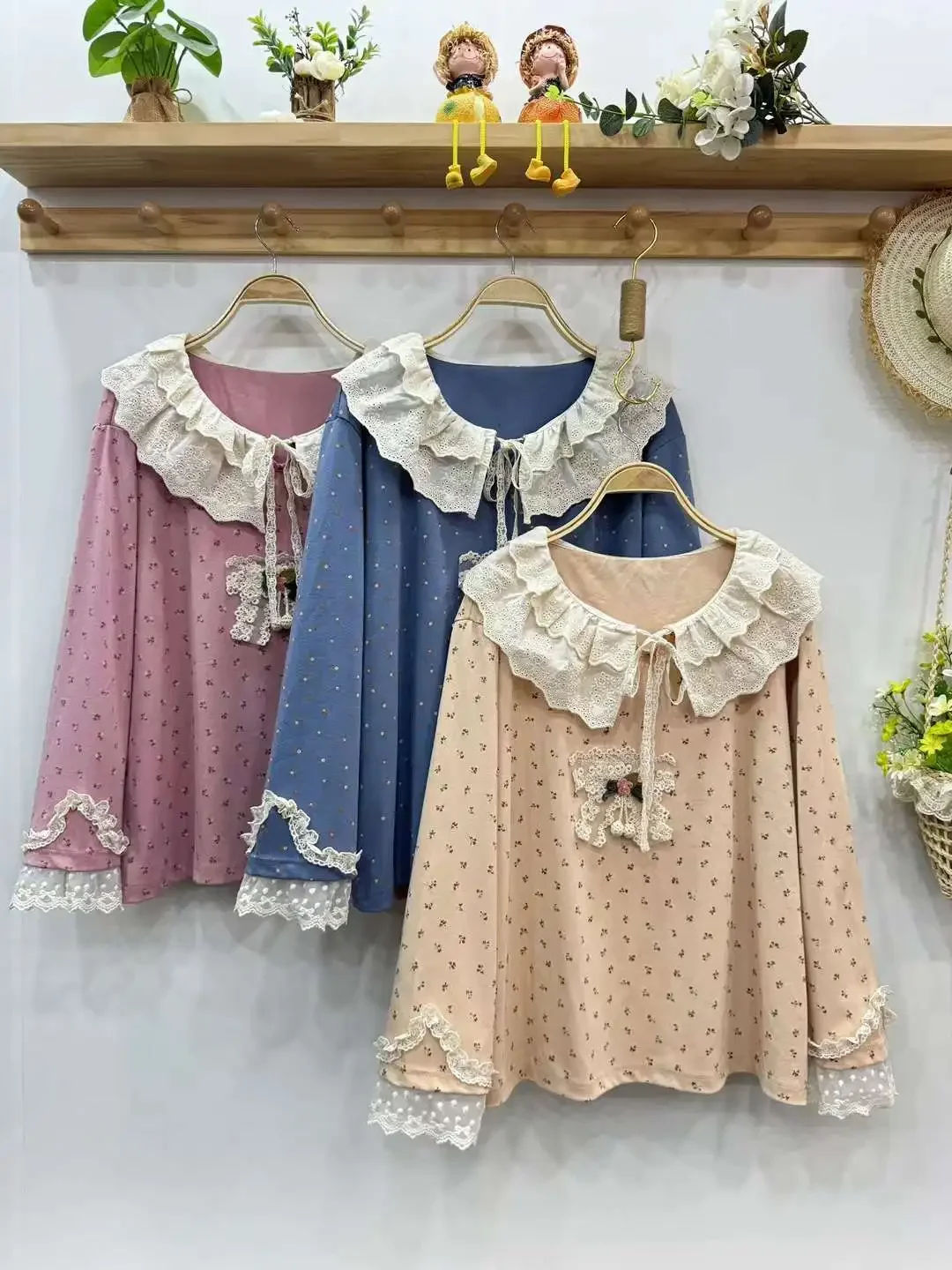 

Japanese Sweet Mori Girl Lace Ruffeld Collar Floral Printed Cotton Shirts Women Autumn Long Sleeve Kawaii Lolita Blouse Tops