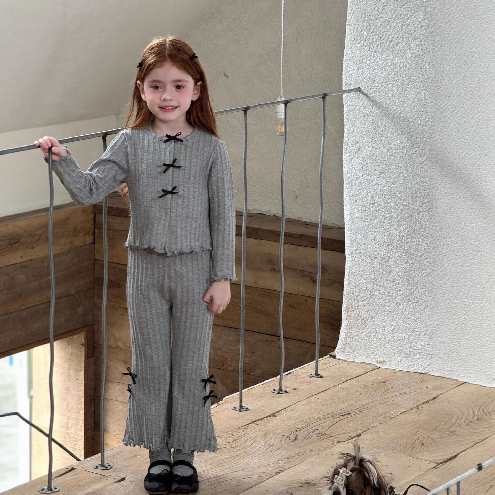 

2025 Autumn New Children's Girls Bow Set Bell Pants Knitted Cardigan Two Piece Set Toddler Girl Clothes