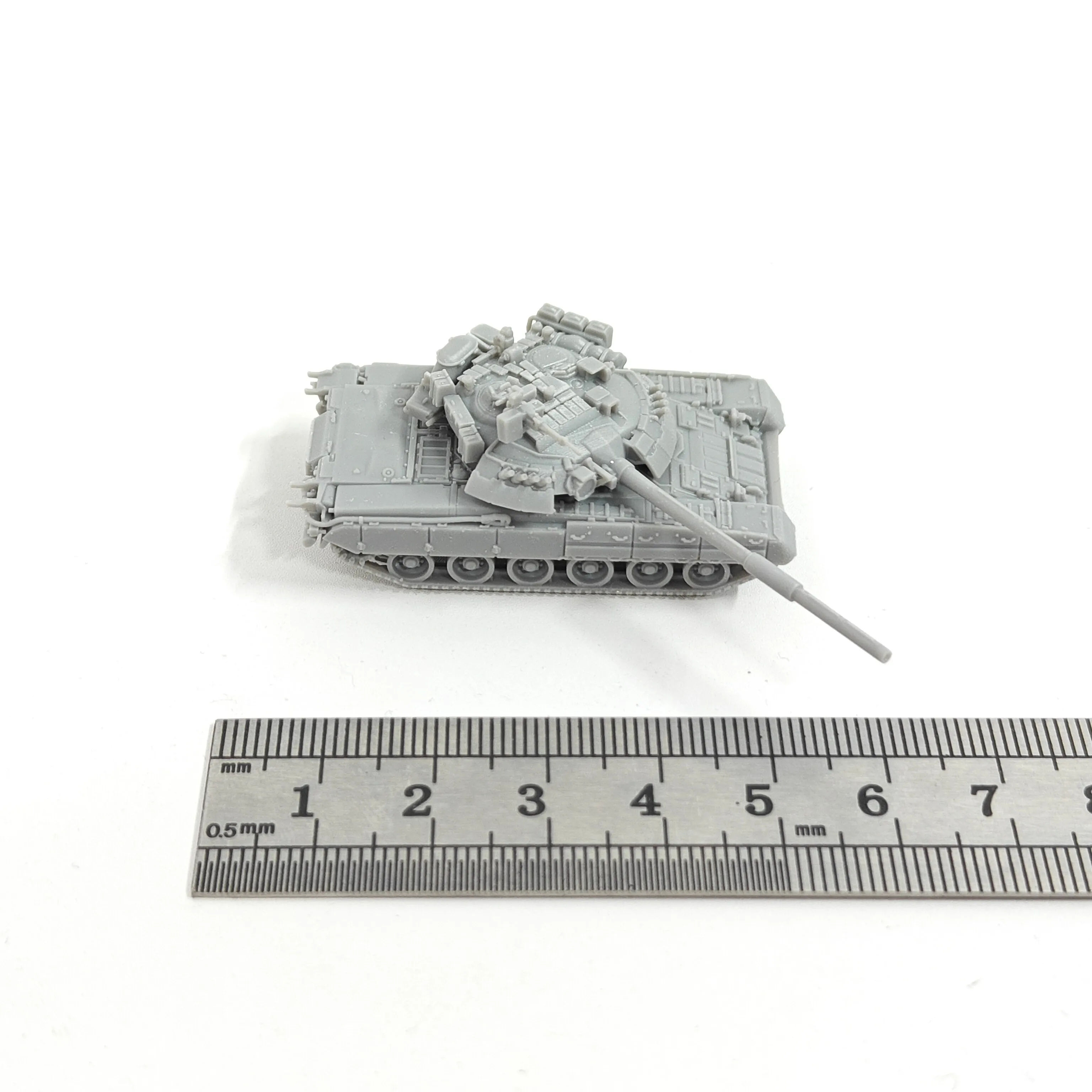 

1/144 Scale T-80U Main Battle Tank MODEL KIT