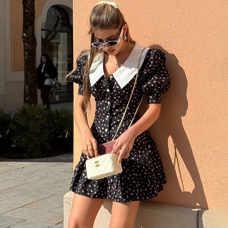 Sukienka damska Talenza w kwiatowy wzór, bufiaste rękawy, kołnierzyk, perłowe guziki, falbanki, wysoki stan, mini, elegancka sukienka na przyjęcie, modna.