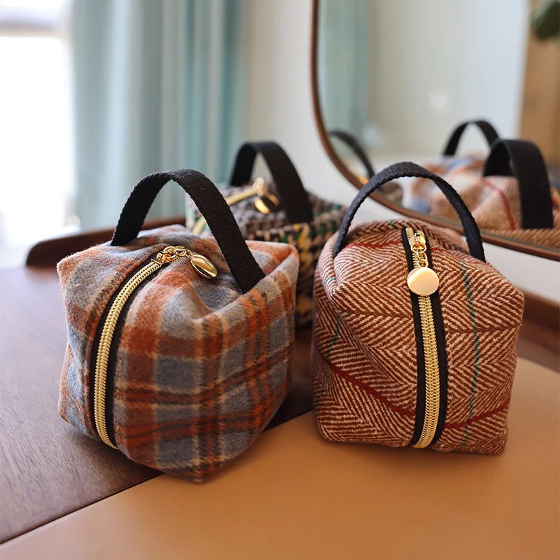 

Geometric Cube Bag Metal Zipper Handle Fabric Brushed Creative Twill Square Wave Pattern Storage Bag Small Cosmetic bag